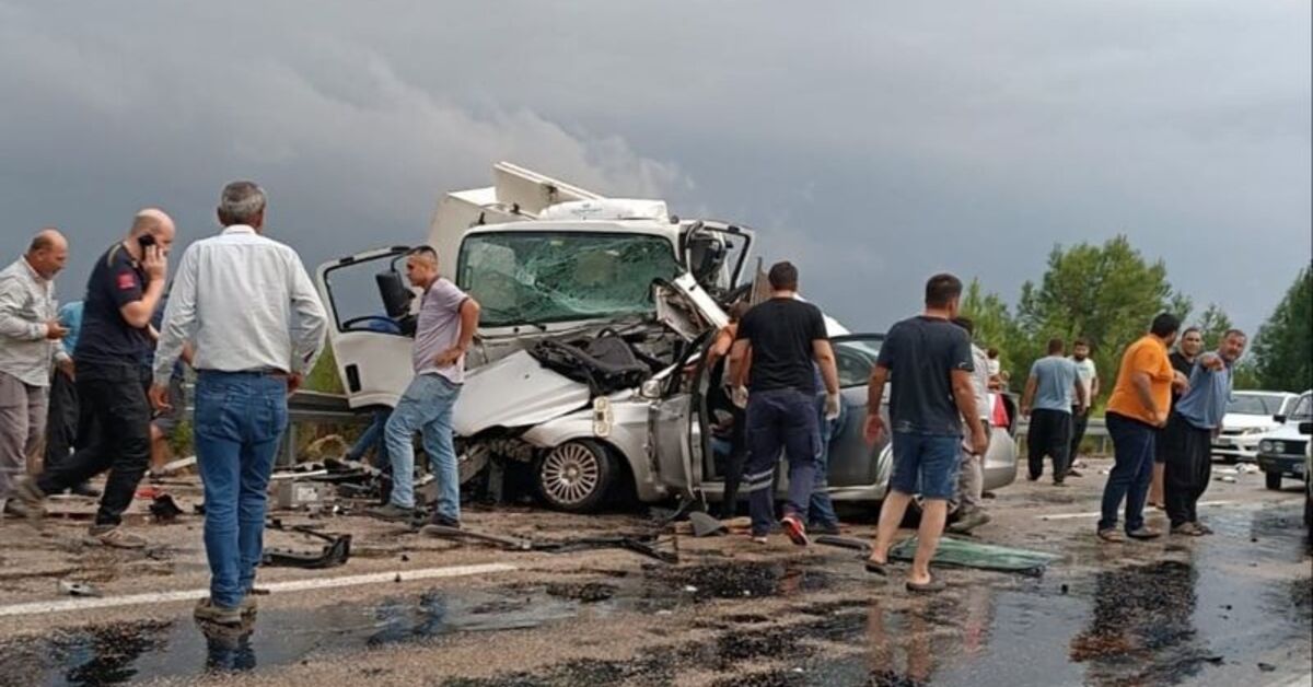 Bir aileyi ayıran kaza! 2 ölü, 3 yaralı…