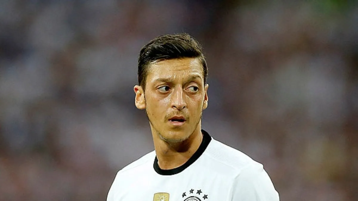 Mesut Özil’den ‘Messi mi Ronaldo mu?’ sorusuna gururlandıran yanıt
