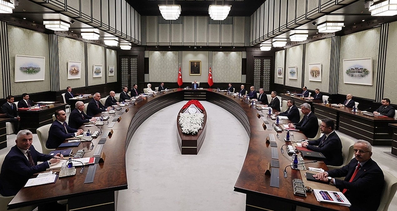 Kabinede değişim sinyalleri: ‘Koltuk almak isteyen bazı AKP’liler Erdoğan’a raporlar hazırlamaya başlamış’