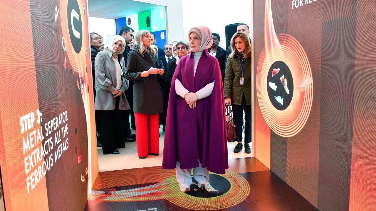 Emine Erdoğan, “Sıfır Atık Enstelasyon Sergisi”ni ziyaret etti