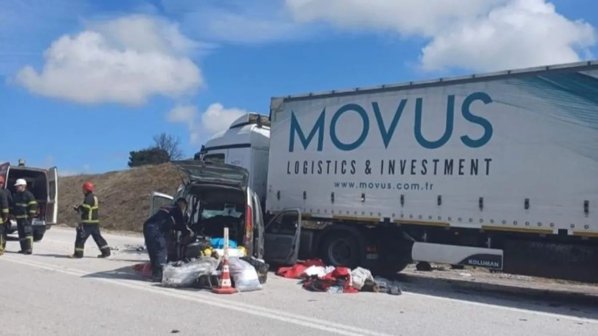 Gediz’de ticari araç ile tır çarpıştı! 1 ölü, 3 yaralı
