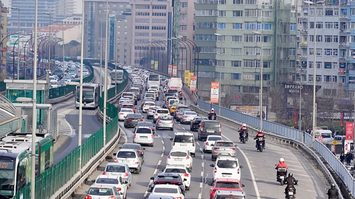 İstanbul’da trafik kilit! Yoğunluk yüzde 72’ye yükseldi